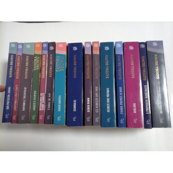  SANDRA  BROWN -  15 volume: Scandalul; Intoarcerea lui Sunny Chandler; Sub pretextul iubirii; Amintirea unui sarut.....